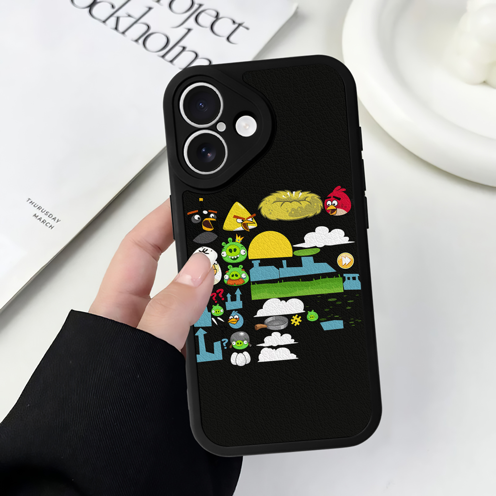 （画像用） Angry Birds アングリーバード 【iPhone 16シリーズ対応】シリコンスマホケース（レザー調） 材質：シリコン